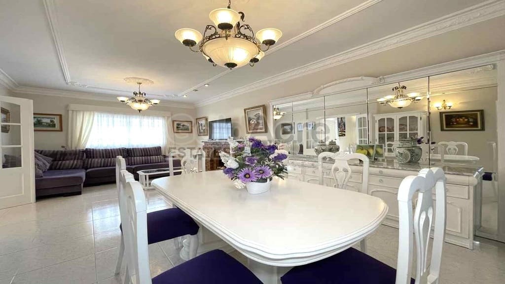 Chalet de 3 habitaciones en Corralejo en venta con piscina garaje - 849.000 € (Ref: 9733372)