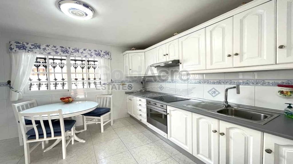 Chalet de 3 habitaciones en Corralejo en venta con piscina garaje - 849.000 € (Ref: 9733372)