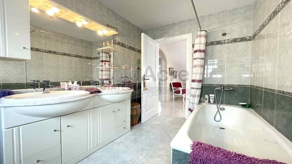 Chalet de 3 habitaciones en Corralejo en venta con piscina garaje - 849.000 € (Ref: 9733372)