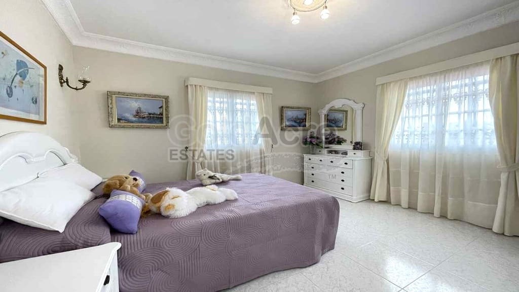 Chalet de 3 habitaciones en Corralejo en venta con piscina garaje - 849.000 € (Ref: 9733372)