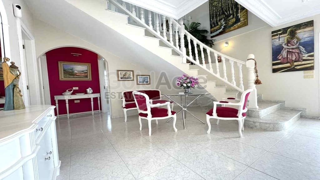 Chalet de 3 habitaciones en Corralejo en venta con piscina garaje - 849.000 € (Ref: 9733372)
