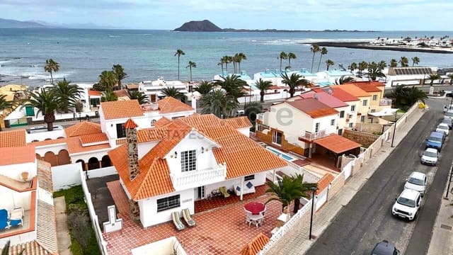 3 soverom Villa til salgs i Corralejo, La Oliva med svømmebasseng garasje - € 849 000 (Ref: 9733372)