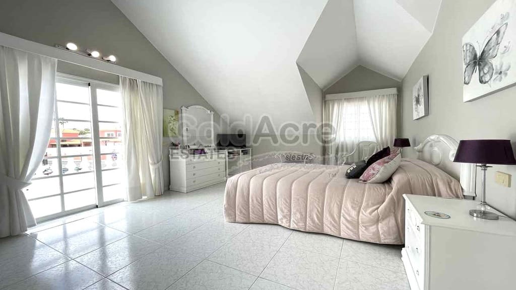 Chalet de 3 habitaciones en Corralejo en venta con piscina garaje - 849.000 € (Ref: 9733372)
