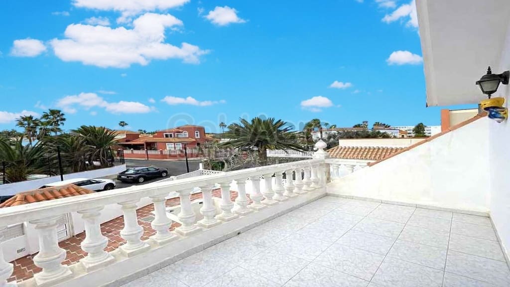 Chalet de 3 habitaciones en Corralejo en venta con piscina garaje - 849.000 € (Ref: 9733372)