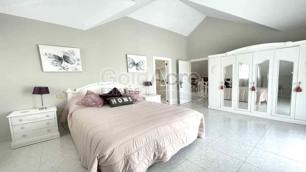 Chalet de 3 habitaciones en Corralejo en venta con piscina garaje - 849.000 € (Ref: 9733372)