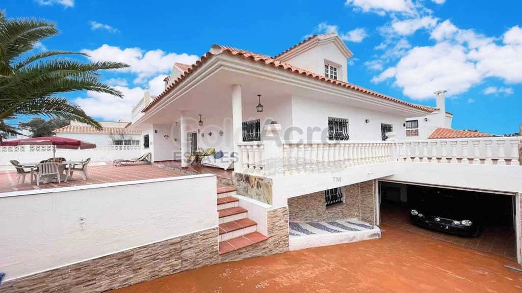 Chalet de 3 habitaciones en Corralejo en venta con piscina garaje - 849.000 € (Ref: 9733372)