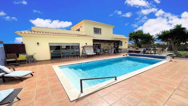 3 soveværelse Villa til salg i Villaverde, La Oliva med swimmingpool - € 599.000 (Ref: 9733734)