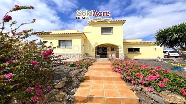 3 sovrum Villa till salu i Villaverde, La Oliva med pool - 599 000 € (Ref: 9733734)
