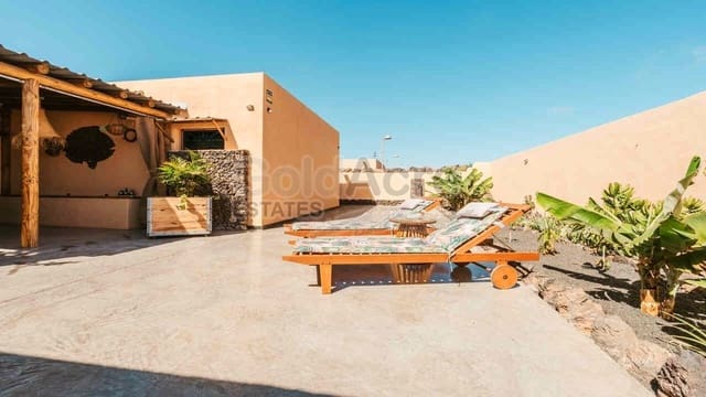 3 makuuhuone Huvila myytävänä paikassa La Oliva - 349 000 € (Ref: 9737933)