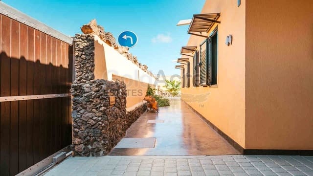 3 makuuhuone Huvila myytävänä paikassa La Oliva - 349 000 € (Ref: 9737933)