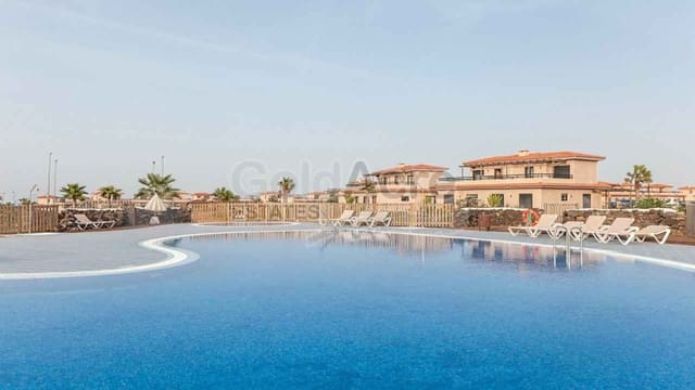 1 soveværelse Villa til salg i Majanicho, La Oliva med swimmingpool - € 169.000 (Ref: 9737968)