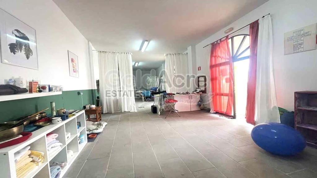 Commercial for sale in Parque Holandes - € 80,000 (Ref: 9755122)
