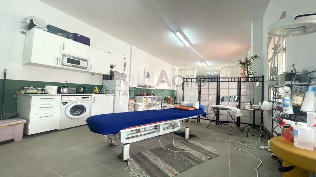 Commercial for sale in Parque Holandes - € 80,000 (Ref: 9755122)