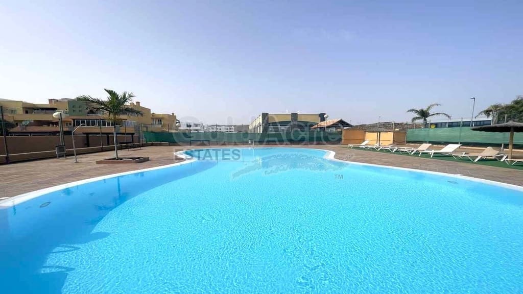 2 sovrum Lägenhet till salu i Corralejo med pool - 249 000 € (Ref: 9790031)