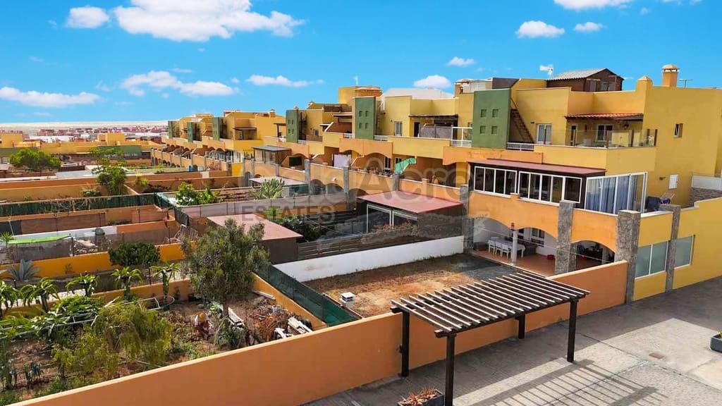 2 bedroom Apartment for sale in Corralejo with pool garage - € 239,000 (Ref: 9790031)