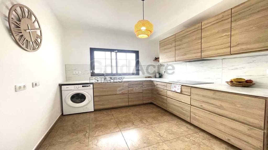 3 makuuhuone Huvila myytävänä paikassa La Oliva mukana uima-altaan - 239 000 € (Ref: 9807508)