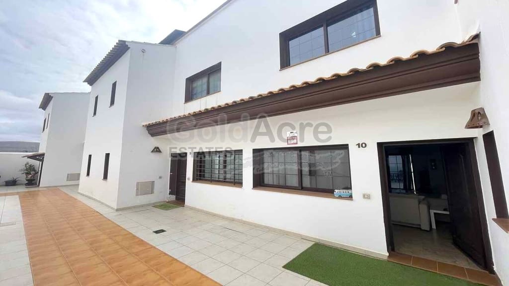 3 makuuhuone Huvila myytävänä paikassa La Oliva mukana uima-altaan - 239 000 € (Ref: 9807508)