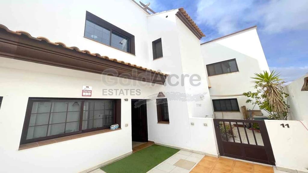 3 makuuhuone Huvila myytävänä paikassa La Oliva mukana uima-altaan - 239 000 € (Ref: 9807508)