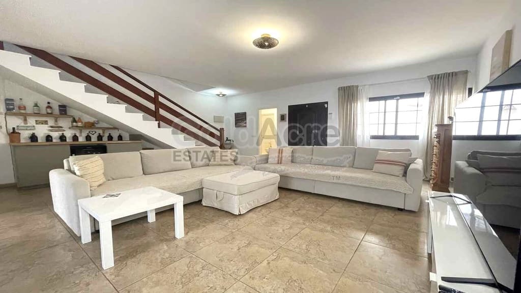 3 makuuhuone Huvila myytävänä paikassa La Oliva mukana uima-altaan - 239 000 € (Ref: 9807508)