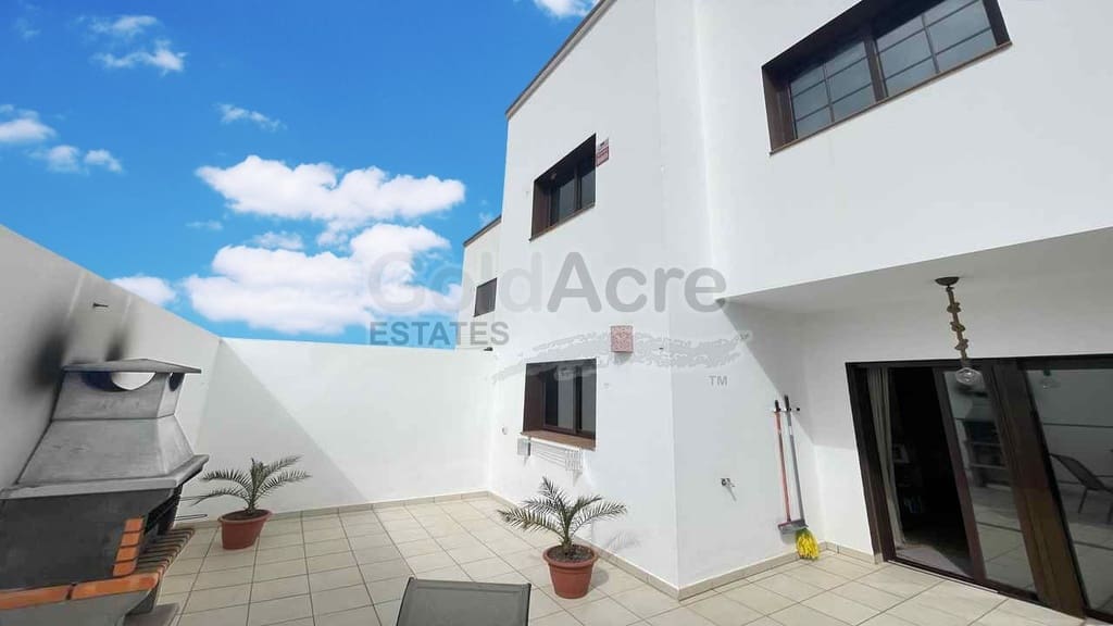 3 makuuhuone Huvila myytävänä paikassa La Oliva mukana uima-altaan - 239 000 € (Ref: 9807508)