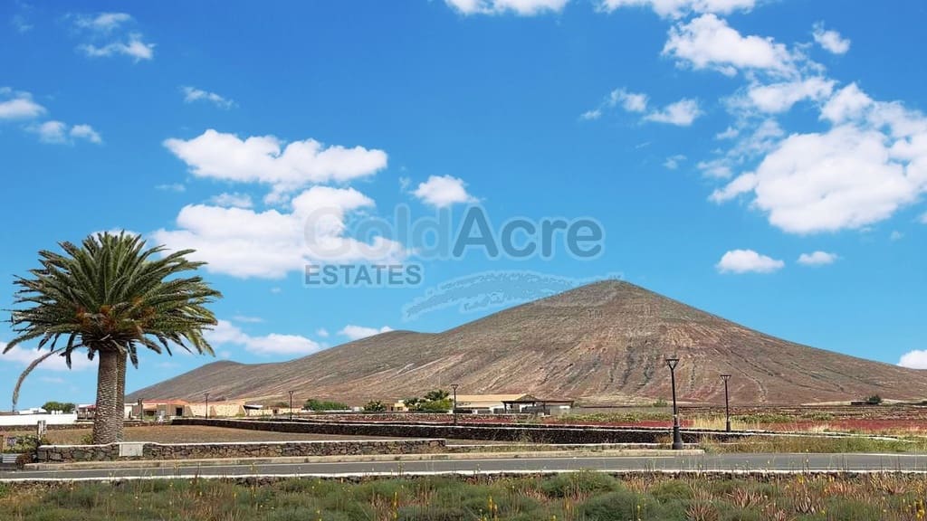 3 makuuhuone Huvila myytävänä paikassa La Oliva mukana uima-altaan - 239 000 € (Ref: 9807508)