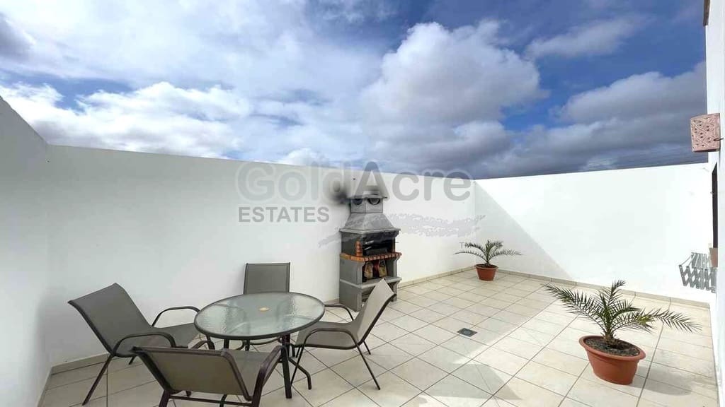 3 bedroom Villa for sale in La Oliva with pool - € 239,000 (Ref: 9807508)