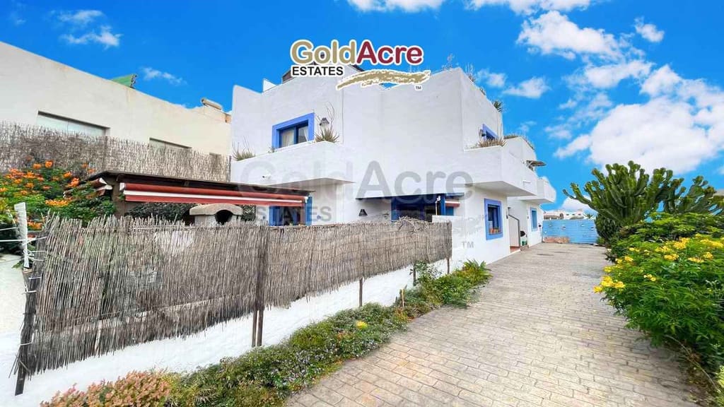 2 sovrum Villa till salu i La Oliva med pool - 225 000 € (Ref: 9807509)