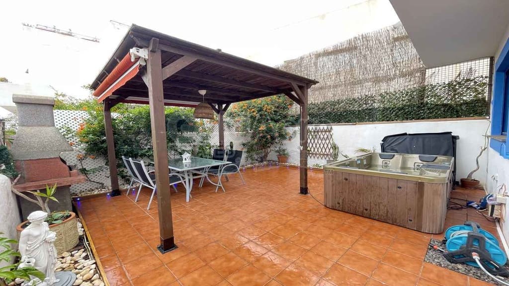 2 sovrum Villa till salu i La Oliva med pool - 225 000 € (Ref: 9807509)