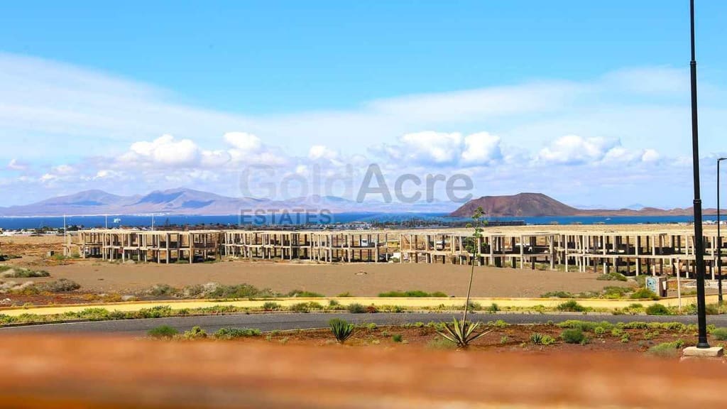 2 bedroom Apartment for sale in Corralejo with pool - € 295,000 (Ref: 9830493)