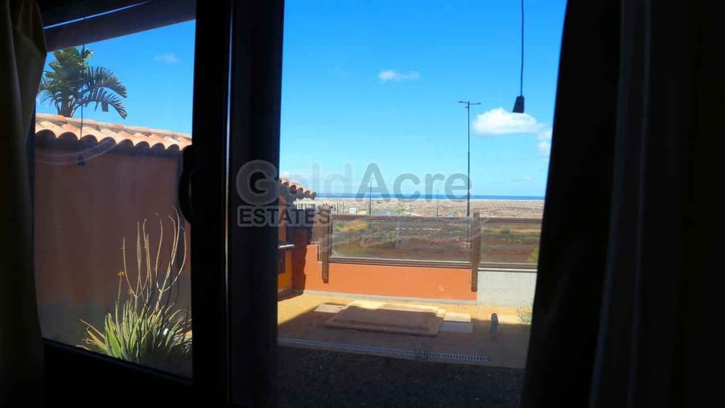 2 bedroom Apartment for sale in Corralejo with pool - € 295,000 (Ref: 9830493)
