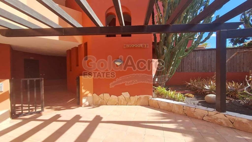 2 bedroom Apartment for sale in Corralejo with pool - € 295,000 (Ref: 9830493)