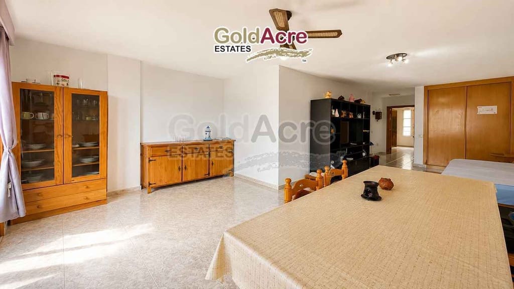 4 bedroom Apartment for sale in Corralejo - € 298,000 (Ref: 9841985)