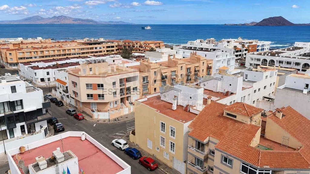 4 bedroom Apartment for sale in Corralejo - € 298,000 (Ref: 9841985)