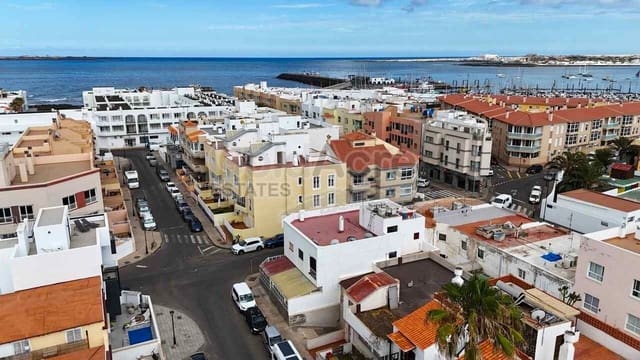 4 bedroom Apartment for sale in Corralejo, La Oliva - € 298,000 (Ref: 9841985)