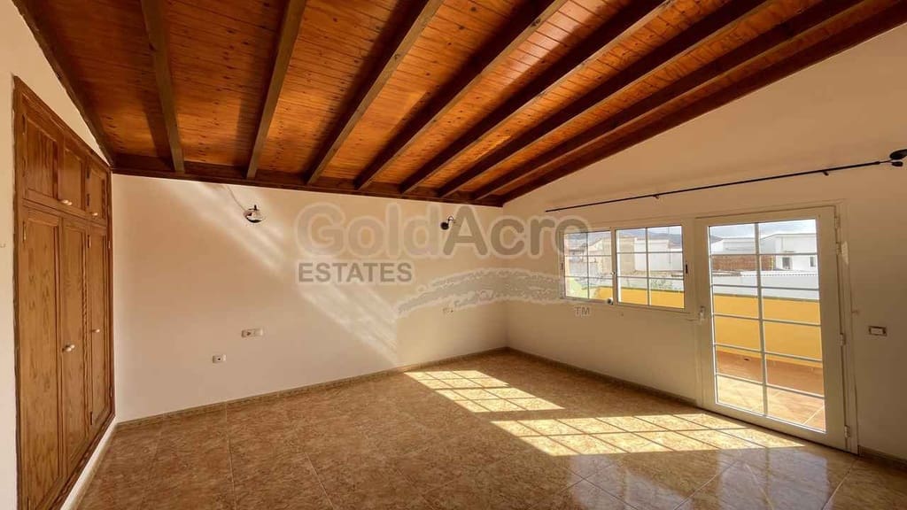 2 bedroom Villa for sale in La Oliva - € 229,000 (Ref: 9850788)
