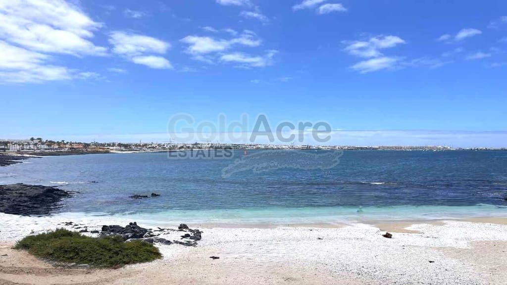 2 bedroom Apartment for sale in Corralejo with pool - € 315,000 (Ref: 9875557)