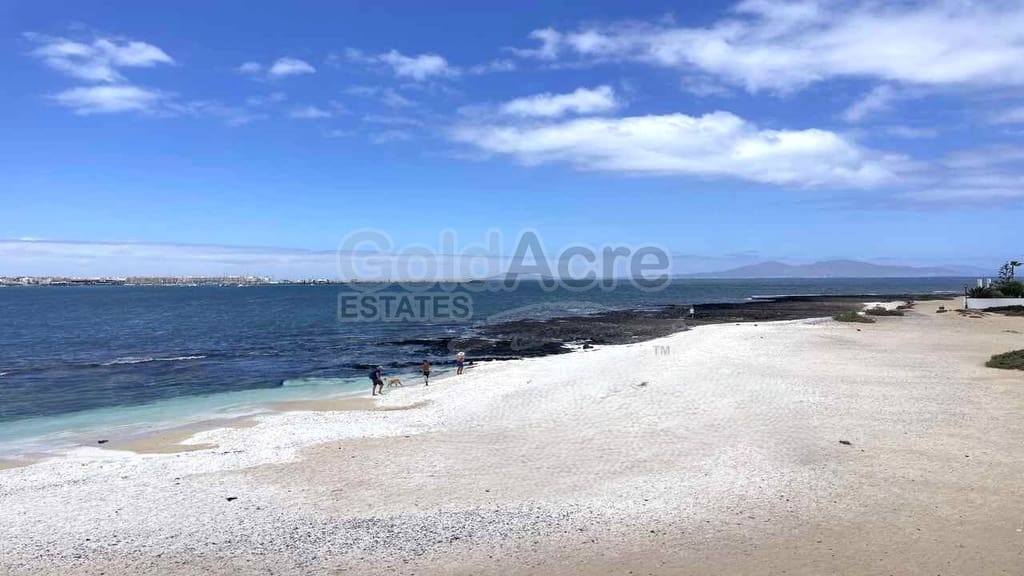 2 bedroom Apartment for sale in Corralejo with pool - € 315,000 (Ref: 9875557)