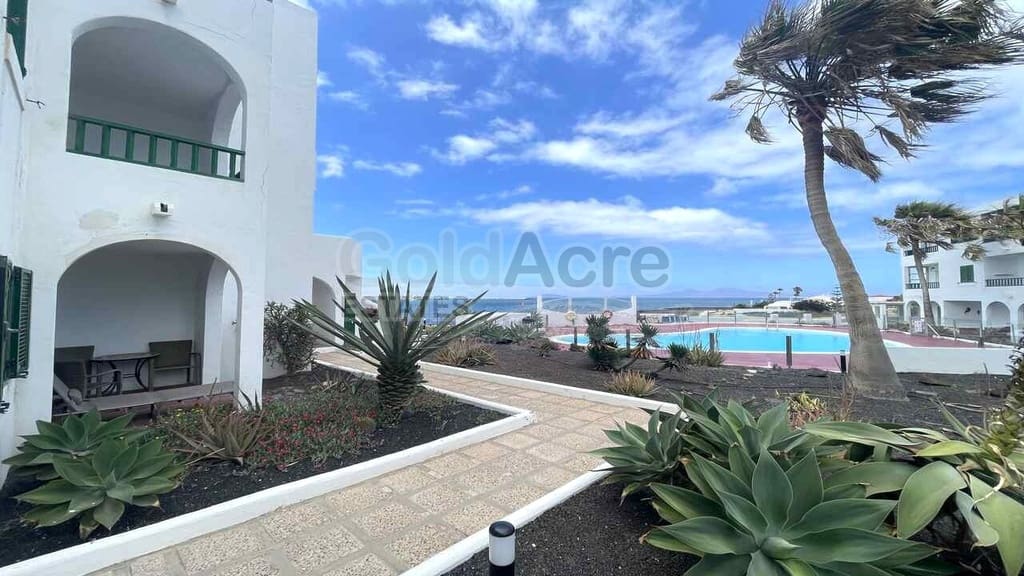 2 bedroom Apartment for sale in Corralejo with pool - € 315,000 (Ref: 9875557)
