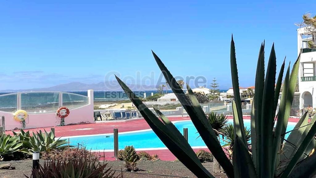 2 bedroom Apartment for sale in Corralejo with pool - € 315,000 (Ref: 9875557)