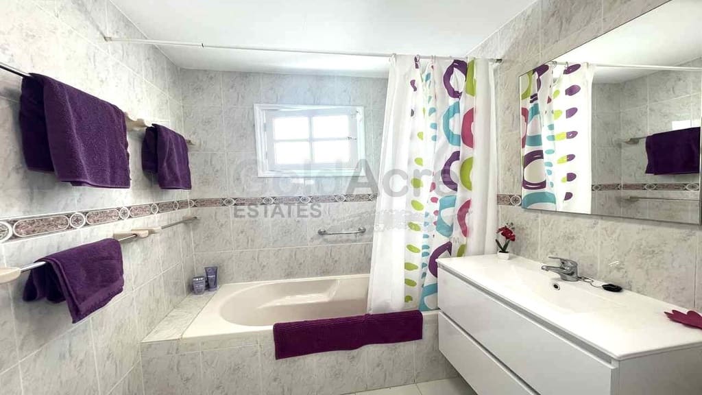 2 bedroom Apartment for sale in Corralejo with pool - € 315,000 (Ref: 9875557)