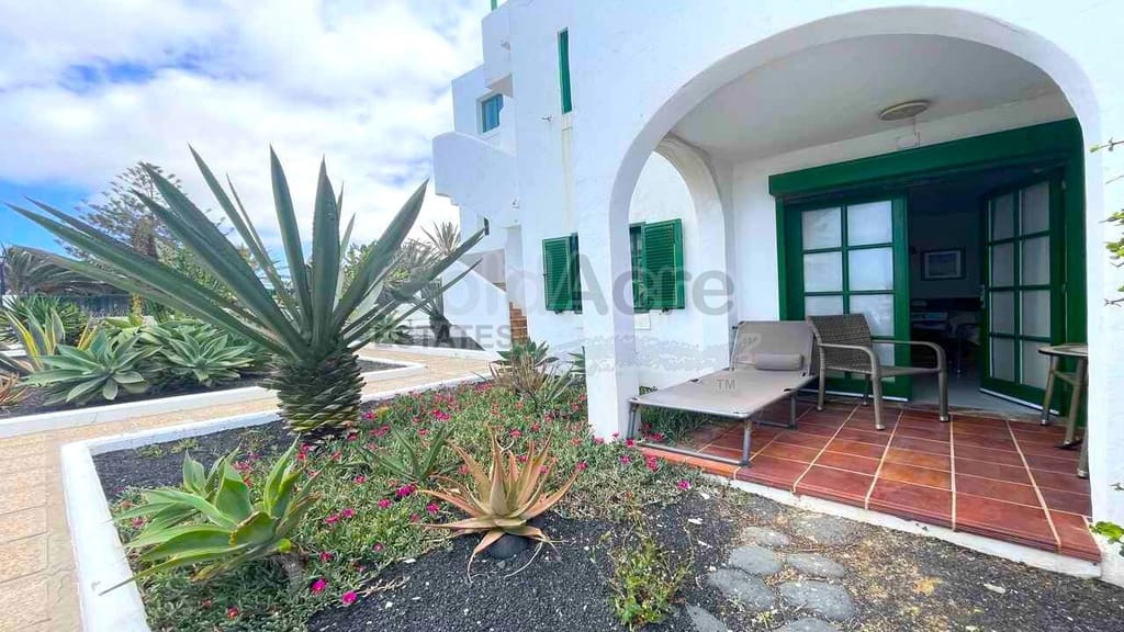 2 bedroom Apartment for sale in Corralejo with pool - € 315,000 (Ref: 9875557)
