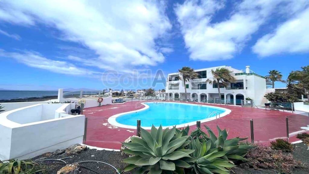 2 bedroom Apartment for sale in Corralejo with pool - € 315,000 (Ref: 9875557)