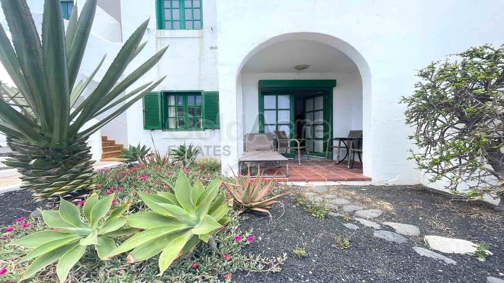 2 bedroom Apartment for sale in Corralejo with pool - € 315,000 (Ref: 9875557)