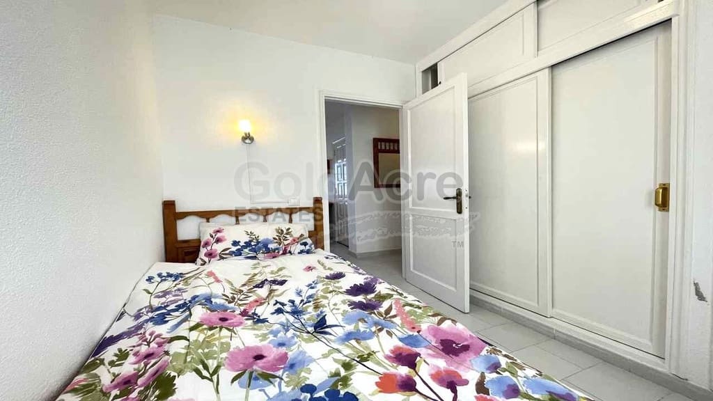 2 bedroom Apartment for sale in Corralejo with pool - € 315,000 (Ref: 9875557)