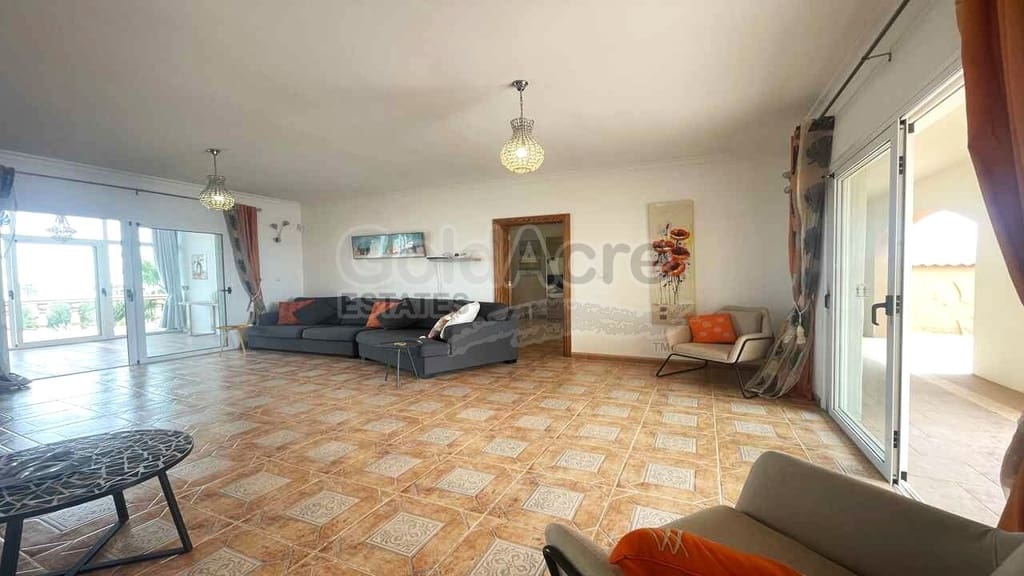 3 makuuhuone Huvila myytävänä paikassa Villaverde mukana uima-altaan 
autotalli - 749 000 € (Ref: 9875559)