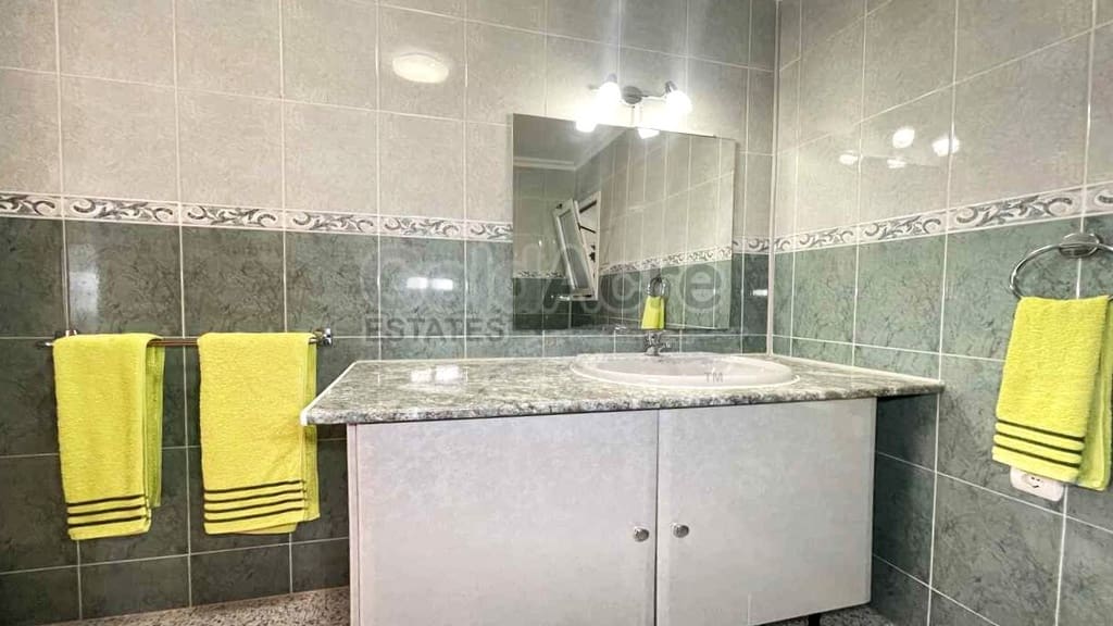 3 makuuhuone Huvila myytävänä paikassa Villaverde mukana uima-altaan 
autotalli - 749 000 € (Ref: 9875559)