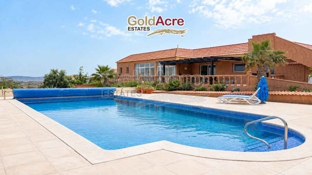3 sypialnia Willa na sprzedaż w Villaverde, La Oliva z basenem garażem - 749 000 € (Ref: 9875559)