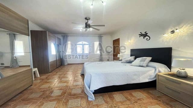 3 sypialnia Willa na sprzedaż w Villaverde, La Oliva z basenem garażem - 749 000 € (Ref: 9875559)