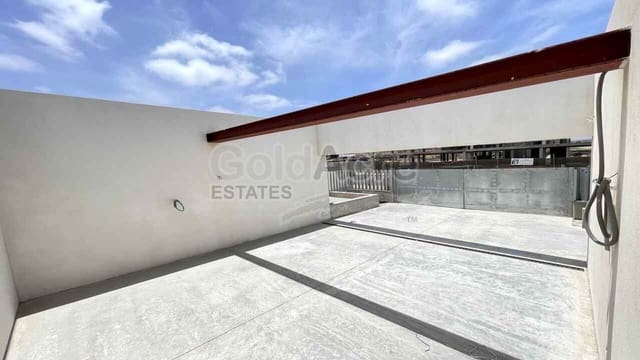 Chalet de 3 habitaciones en Corralejo, La Oliva en venta con piscina garaje - 1.250.000 € (Ref: 9877760)