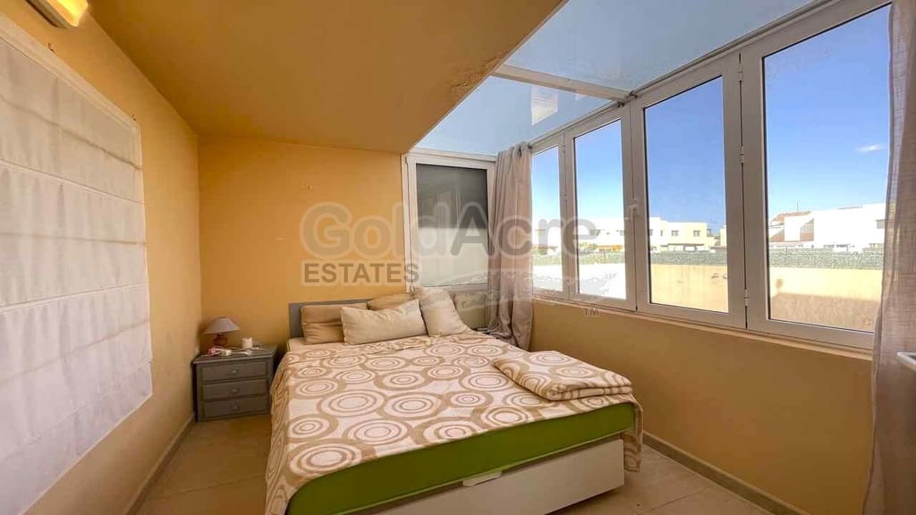 1 bedroom Apartment for sale in Corralejo with pool - € 249,000 (Ref: 9880481)